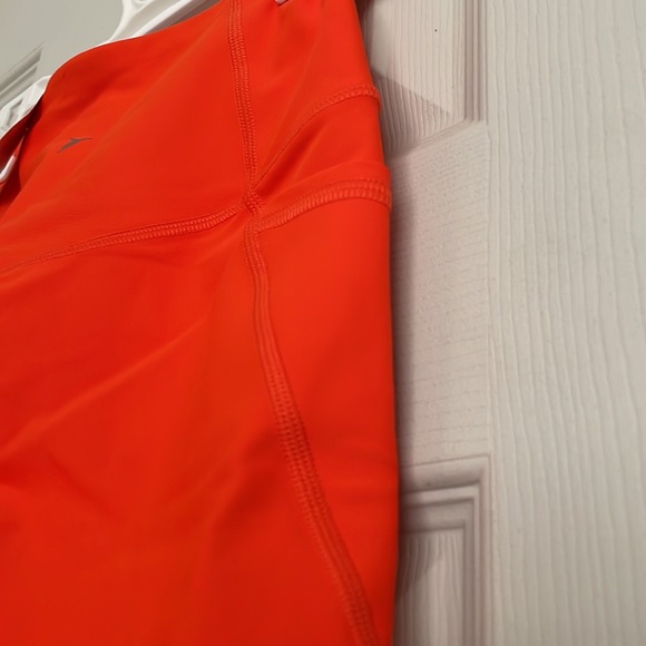 New Old Navy High Rise Bermuda Bike Shorts - Picture 4 of 4